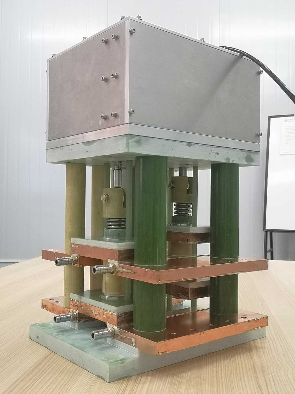 中頻爐手動(dòng)換爐開關(guān)具有哪些優(yōu)勢